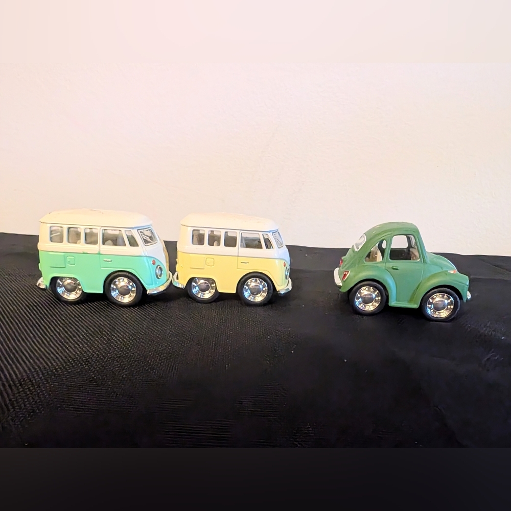 Volkswagen Beetle & 2 Buses Die CAST Pull Back